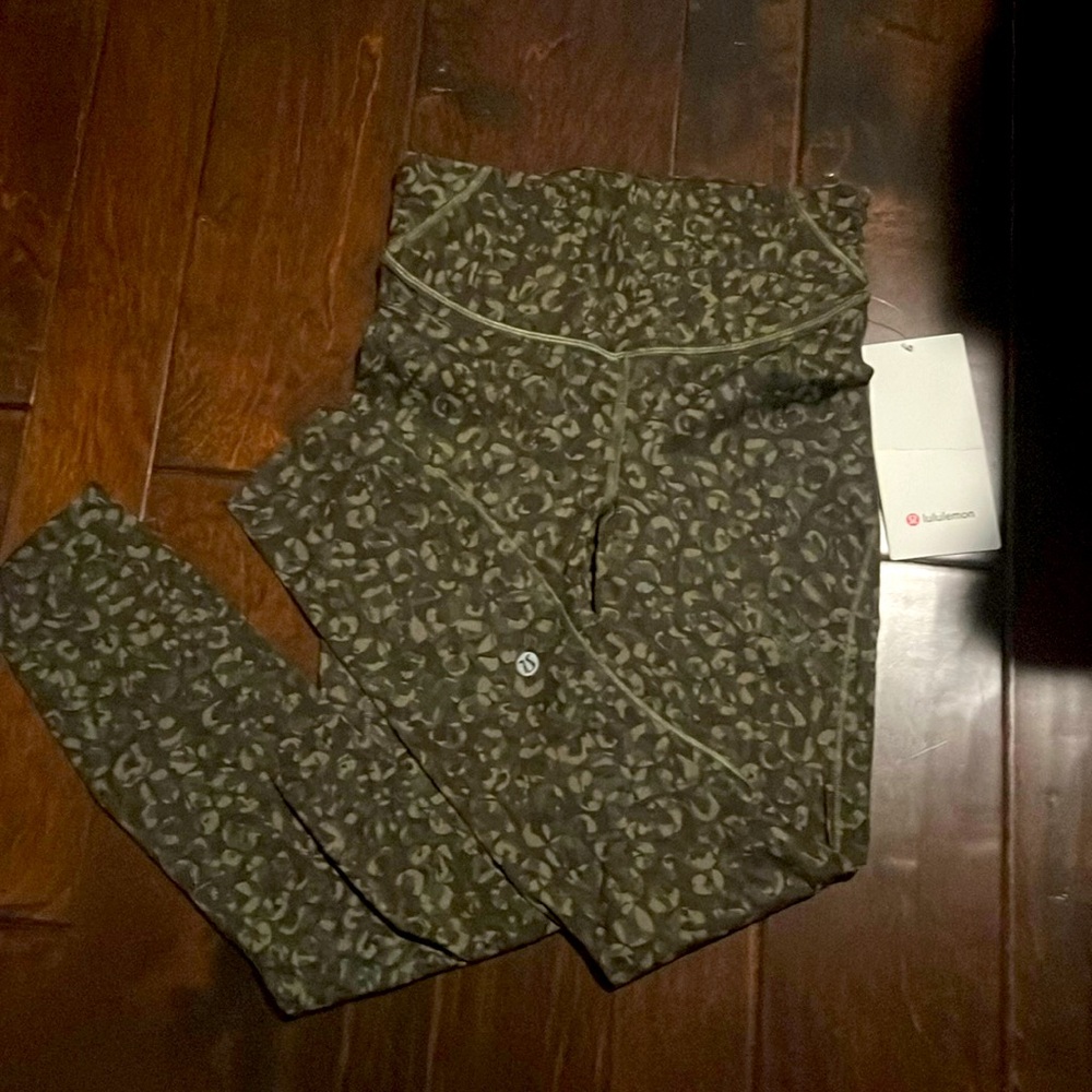 NWT Lululemon Base Pace HR Tight 25inch